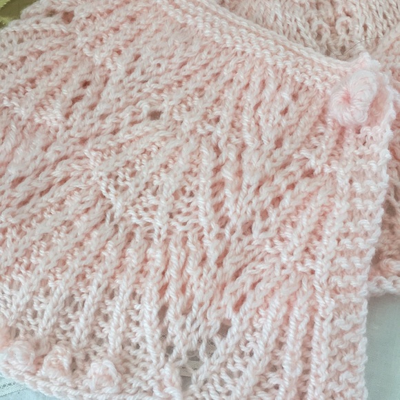 Elegant decorative collar round yoke with classic hat and finger less mittens - Picture 8 of 10